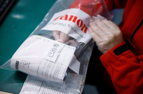 疫情期间安全体验数码产品 这家店的清洁服务让您更安心